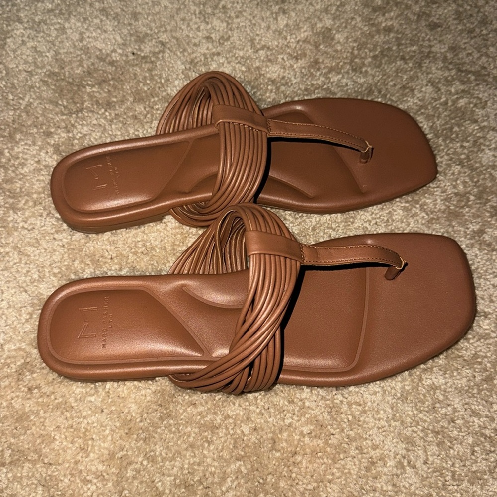 NWOT Marc Fisher Sandals